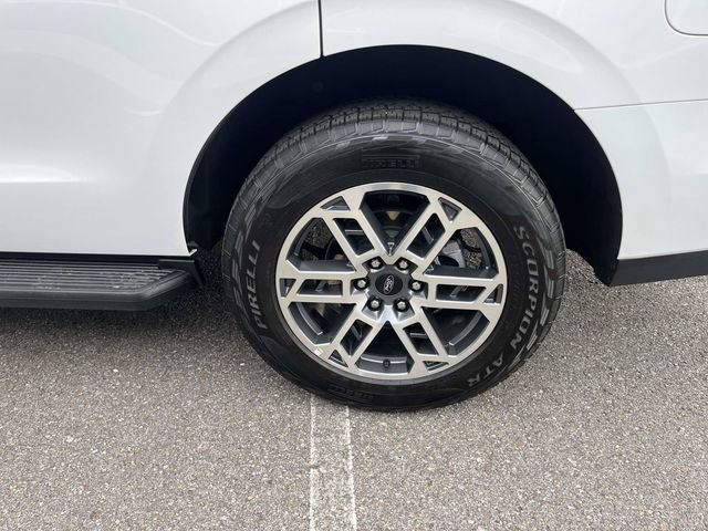 Certified 2025 Ford Expedition Active AWD/4WD image 6