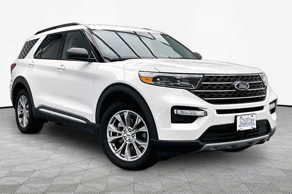 Certified 2022 Ford Explorer XLT w/ Equipment Group 202A AWD/4WD image 12
