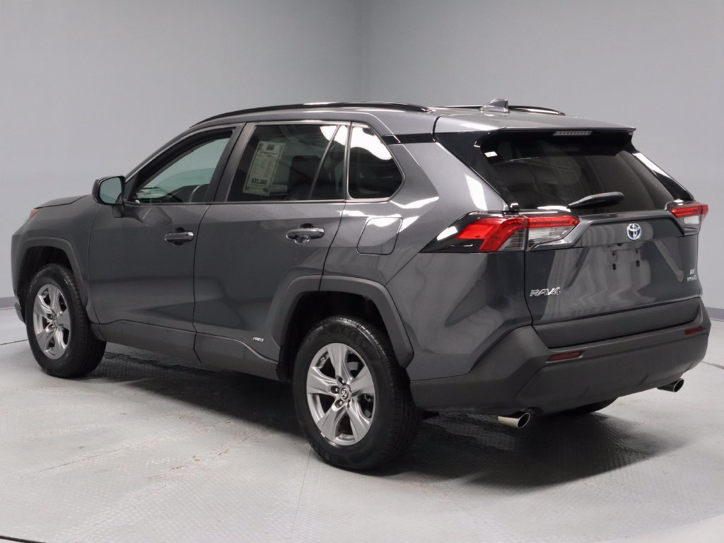 Used 2023 Toyota RAV4 LE AWD/4WD image 9