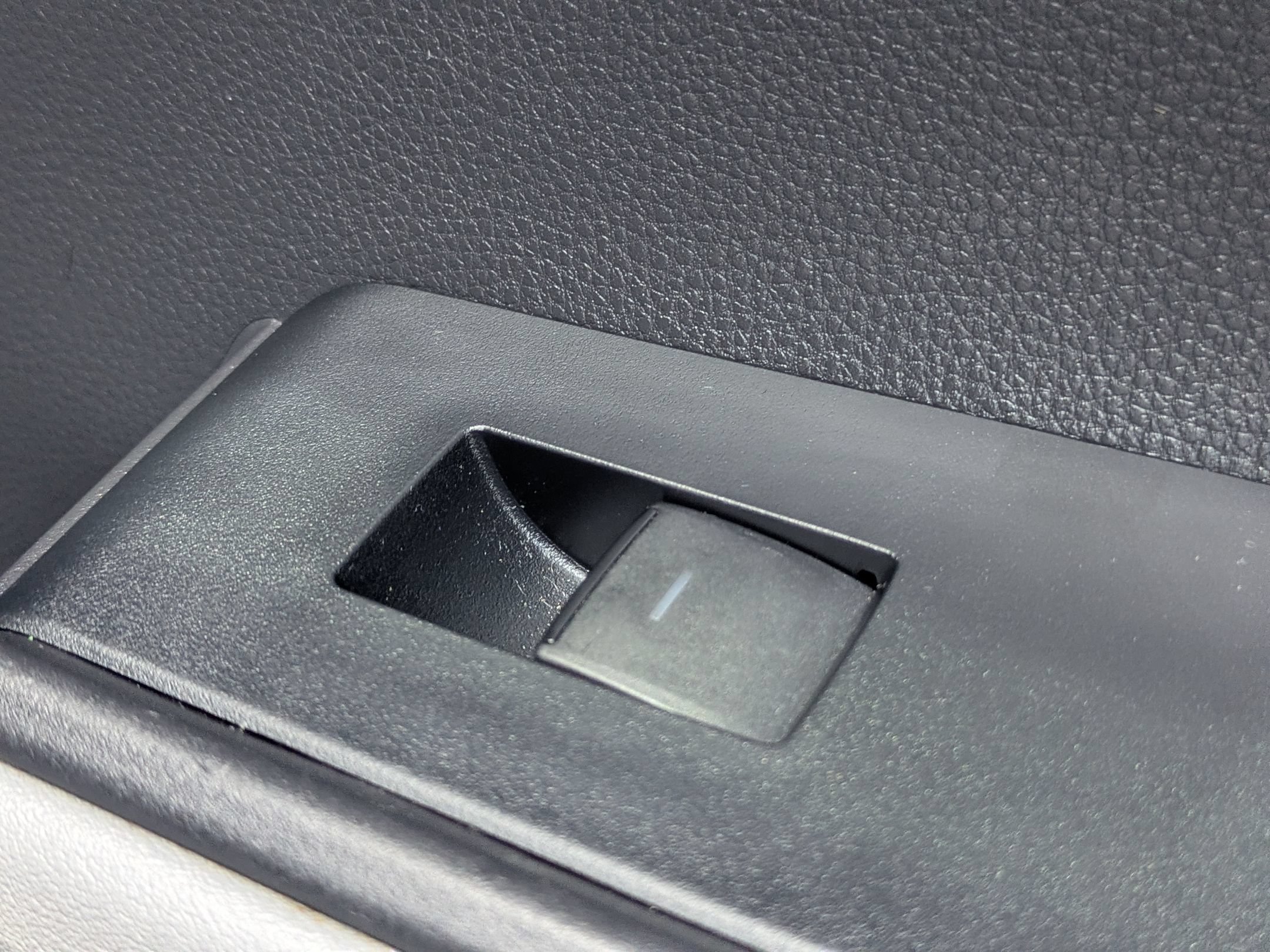 Used 2021 Toyota Highlander XLE FWD image 33