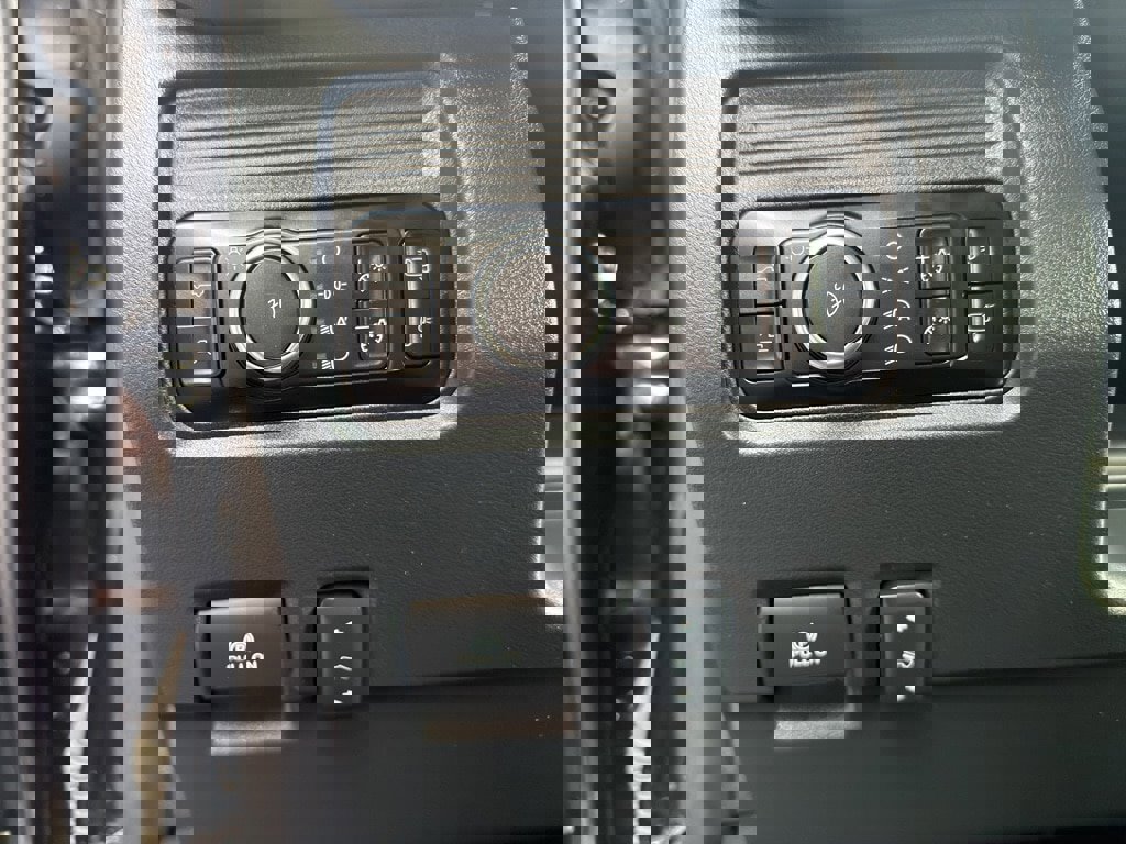 Certified 2025 Ford F350 Platinum w/ Tremor Off-Road Package image 21