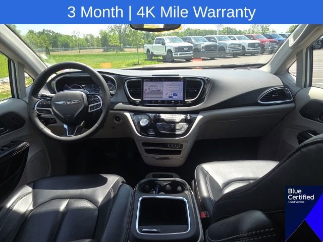 Used 2023 Chrysler Pacifica Touring-L FWD image 23