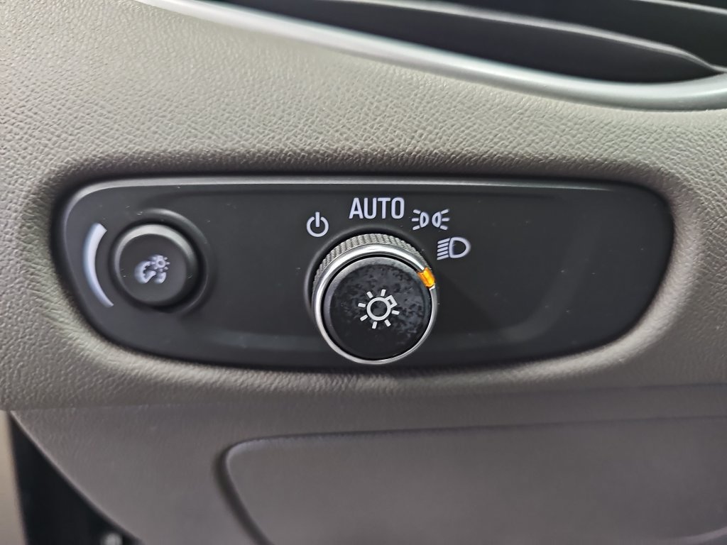 Used 2025 Chevrolet Malibu LT FWD image 24