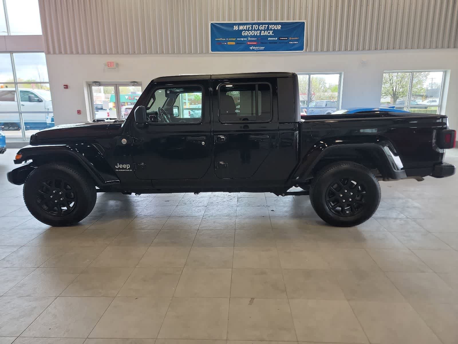 Used 2023 Jeep Gladiator Overland AWD/4WD image 8