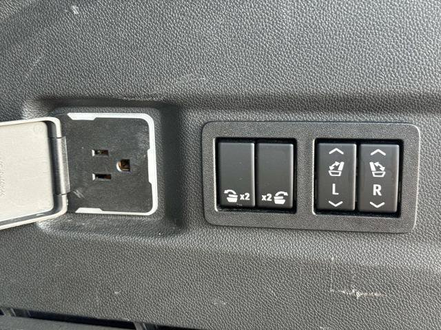 Used 2022 GMC Yukon AT4 w/ Technology Package AWD/4WD image 14