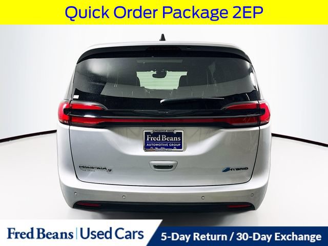 Used 2023 Chrysler Pacifica Limited w/ S Appearance Package FWD image 8