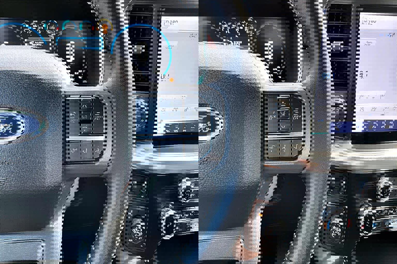 Certified 2023 Ford F150 Lariat w/ Equipment Group 502A High image 26