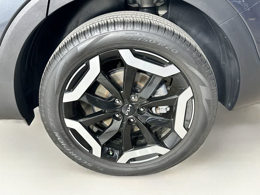 Used 2024 Kia Telluride EX w/ EX Captain's Chair Package FWD image 7