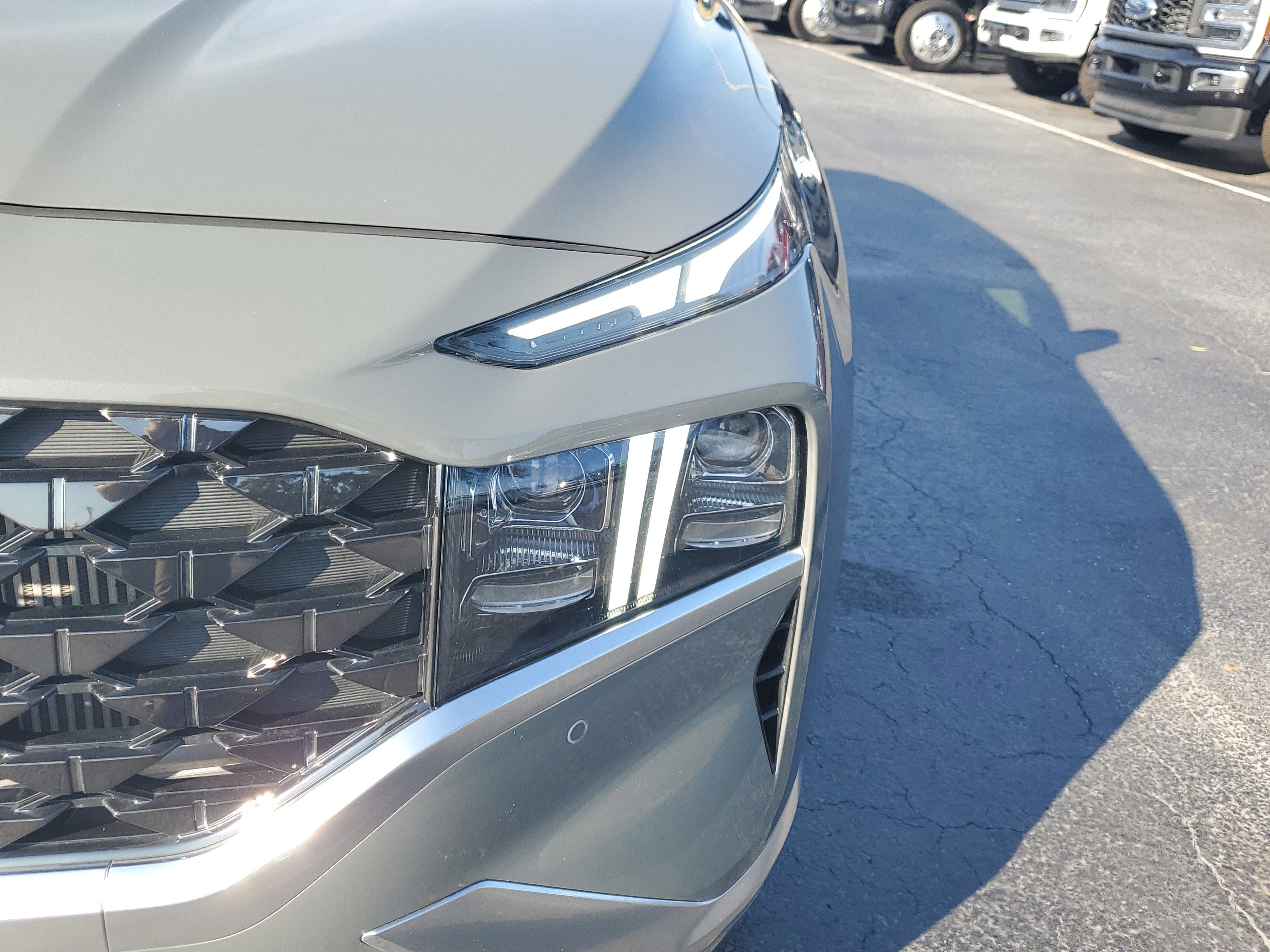 Used 2023 Hyundai Santa Fe Calligraphy image 3