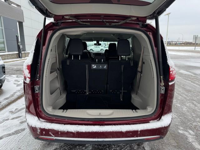 Used 2018 Chrysler Pacifica Touring-L Plus image 38