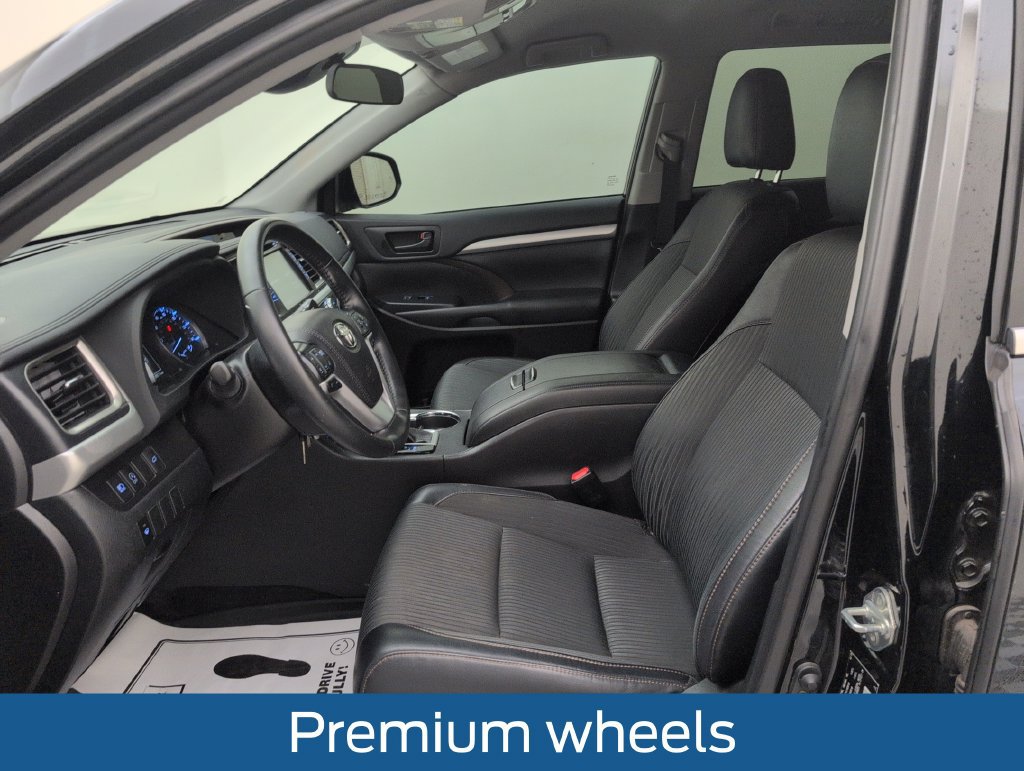 Used 2019 Toyota Highlander Plus FWD image 4