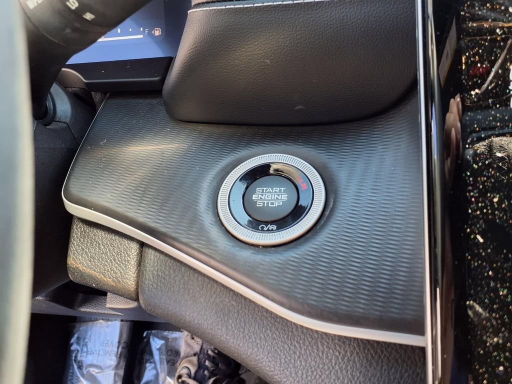 Used 2023 Jeep Grand Cherokee Altitude AWD/4WD image 13