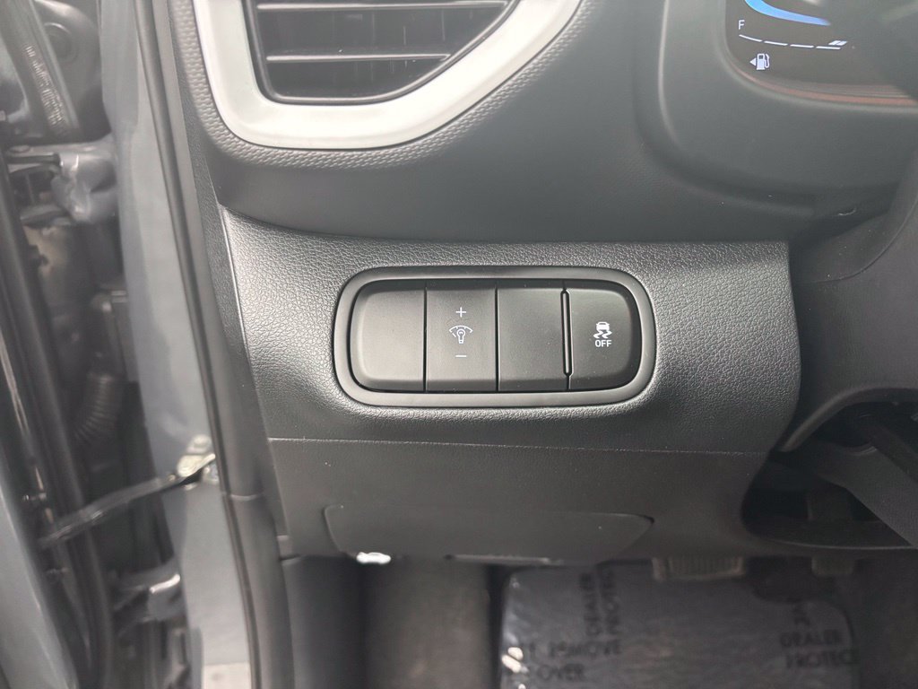 Used 2024 Hyundai Venue Limited FWD image 29