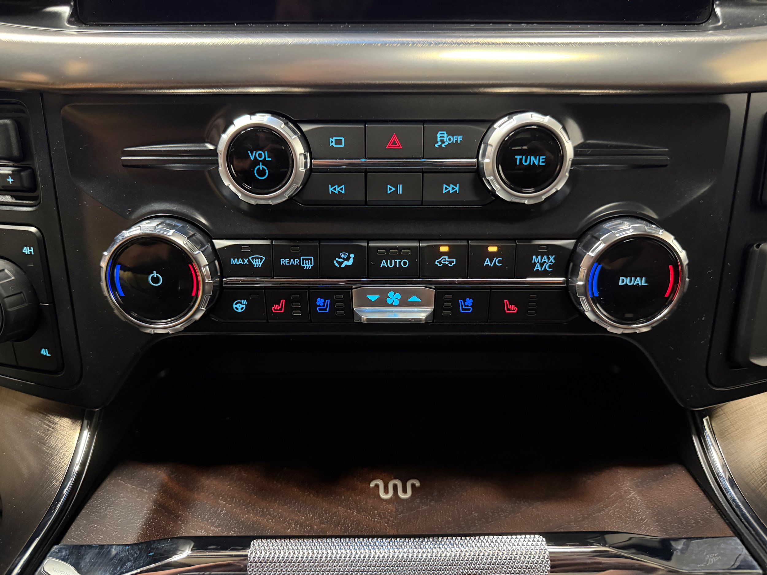 Certified 2025 Ford F150 King Ranch AWD/4WD image 27