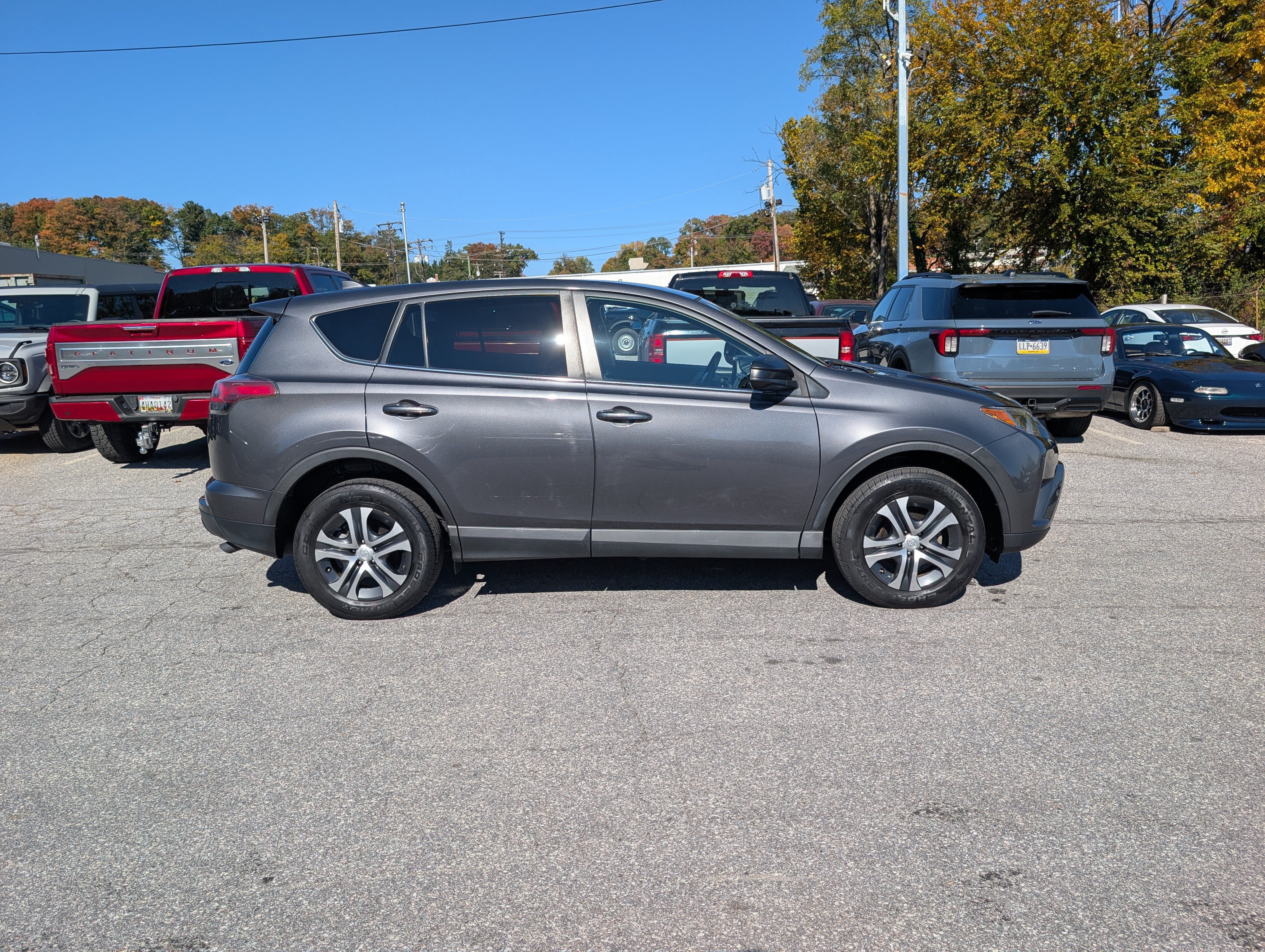 Used 2018 Toyota RAV4 LE w/ All Weather Liner Package AWD/4WD image 8