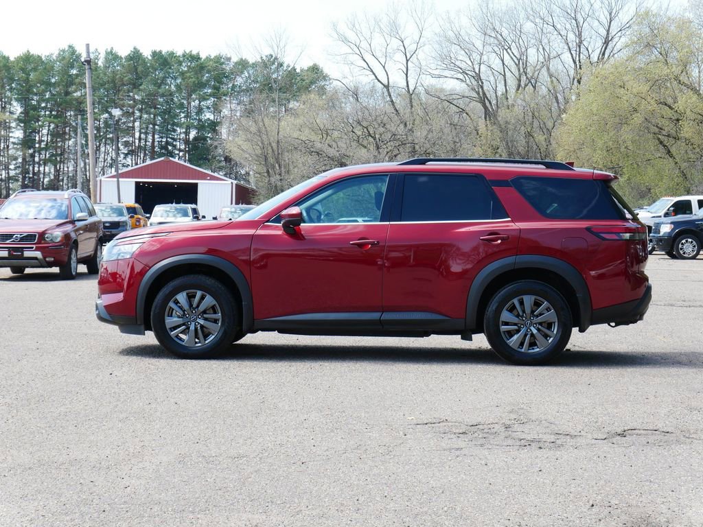 Used 2024 Nissan Pathfinder SV w/ SV Premium Package image 5