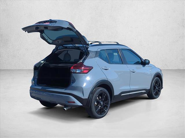 Used 2021 Nissan Kicks SR w/ SR Premium Package FWD image 6