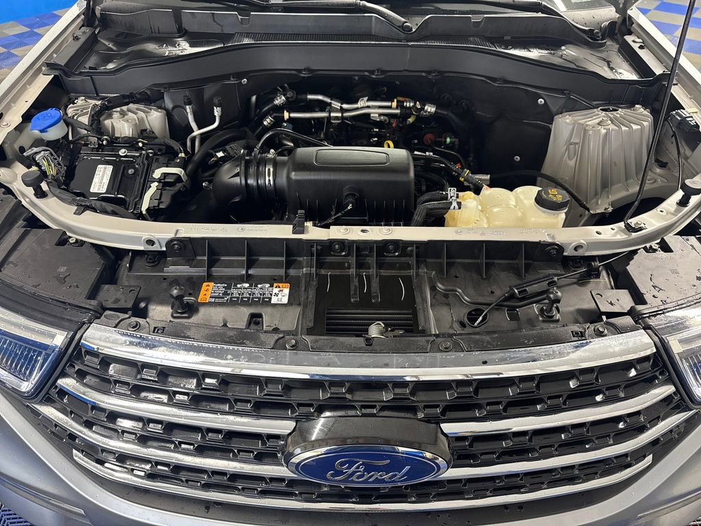 Certified 2022 Ford Explorer XLT w/ Equipment Group 202A AWD/4WD image 25