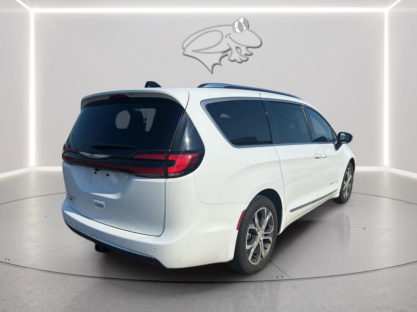 Used 2026 Chrysler Pacifica Pinnacle w/ Trailer Tow Group image 6