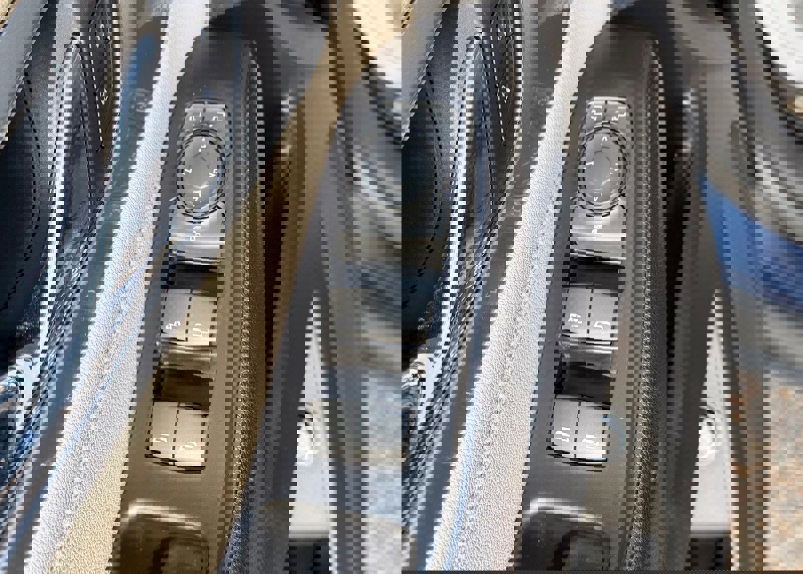 Used 2023 Chevrolet Traverse LT image 27