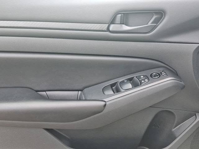 Used 2024 Nissan Altima 2.5 S FWD image 16