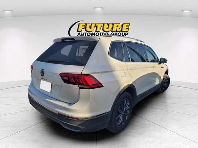 Used 2023 Volkswagen Tiguan SE image 3