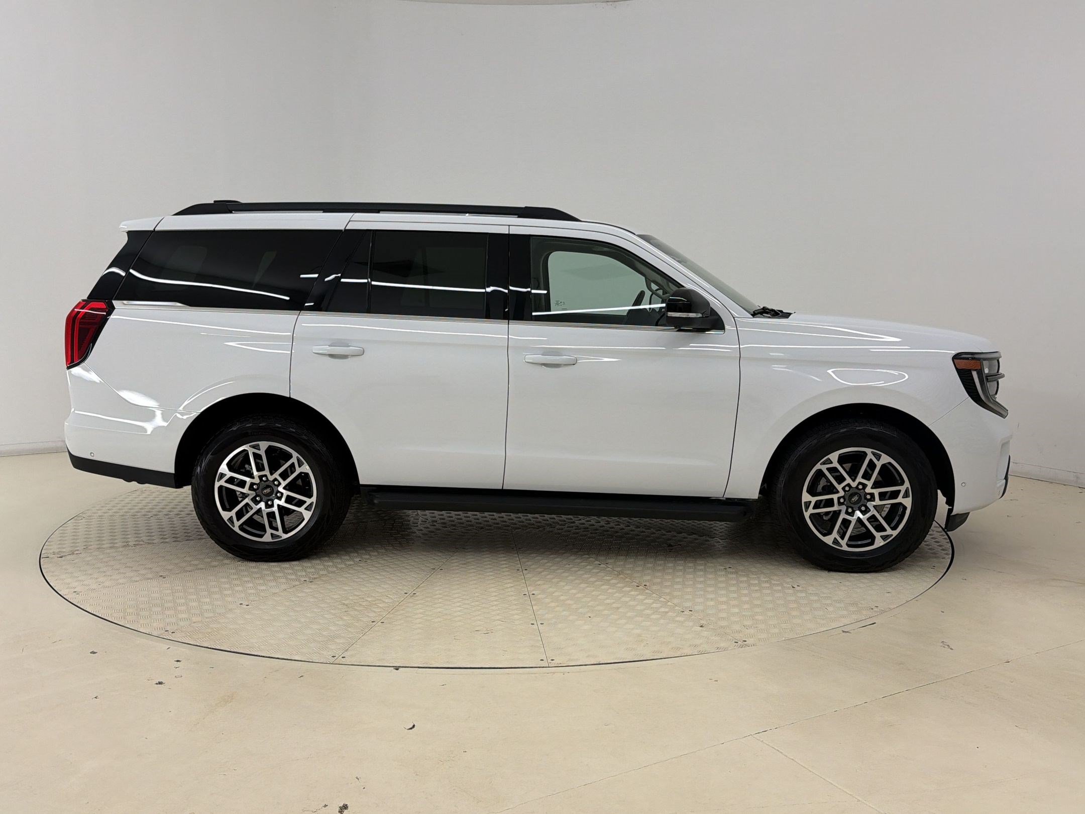 Certified 2025 Ford Expedition Active AWD/4WD image 8