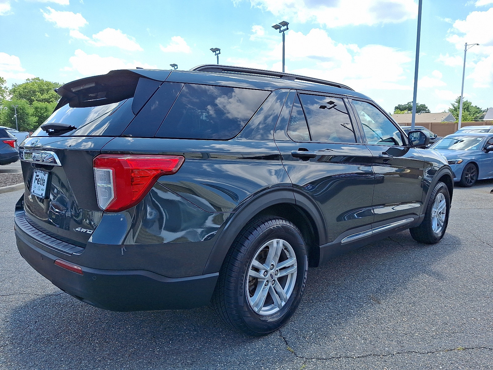 Certified 2022 Ford Explorer XLT image 2