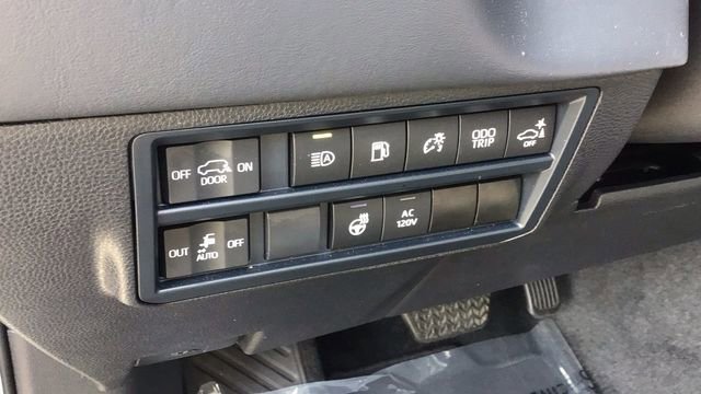 Used 2025 Toyota Sequoia Platinum image 25