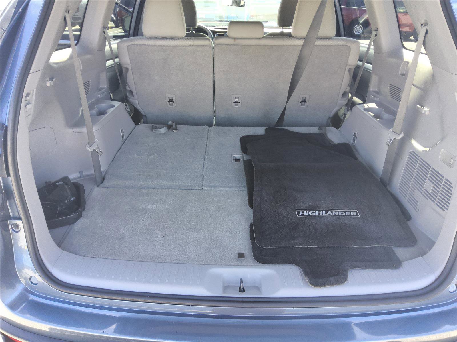 Used 2018 Toyota Highlander LE FWD image 21