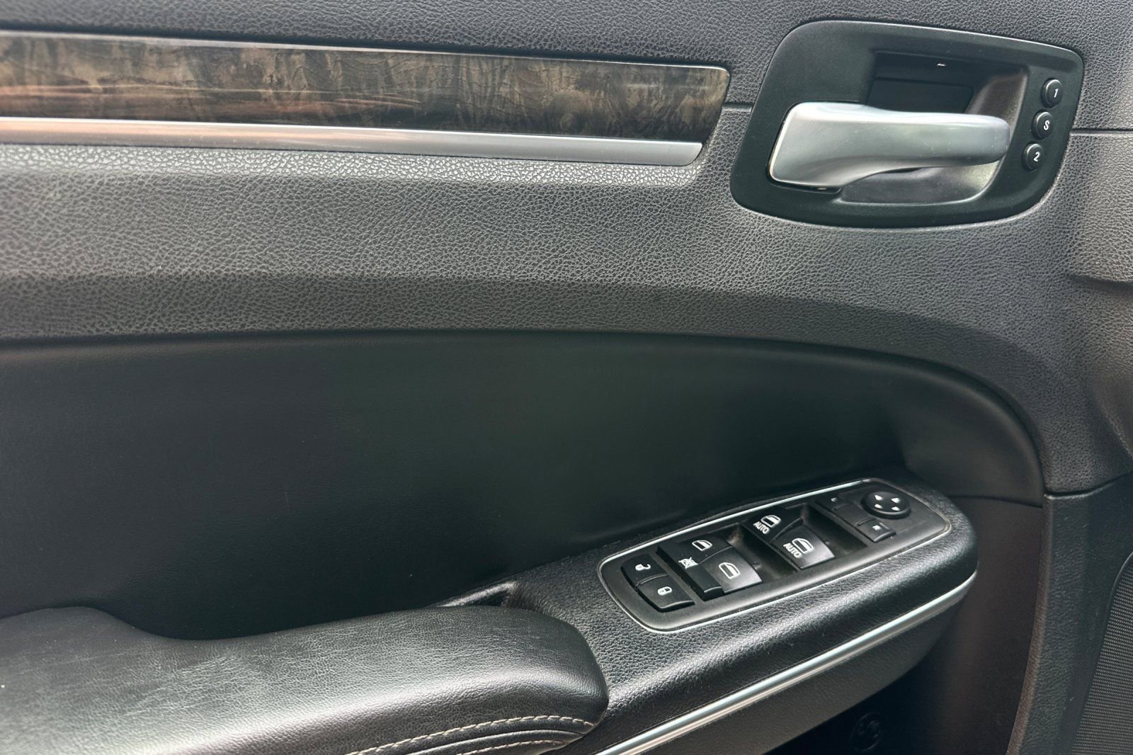 Used 2017 Chrysler 300 C w/ Safetytec Plus Group image 10