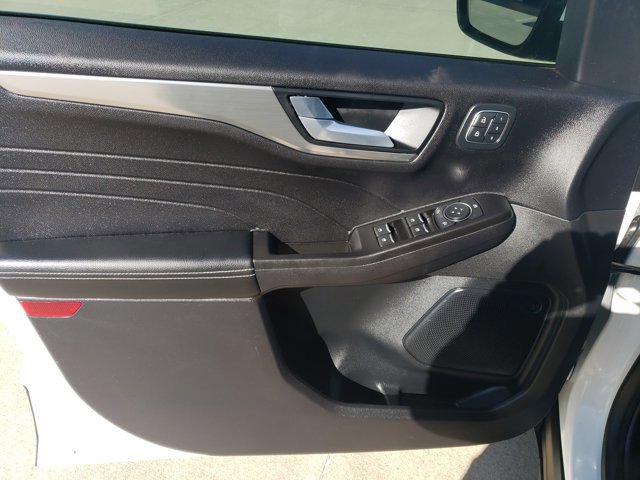 Certified 2021 Ford Escape Titanium w/ Class II Trailer Tow Package image 18