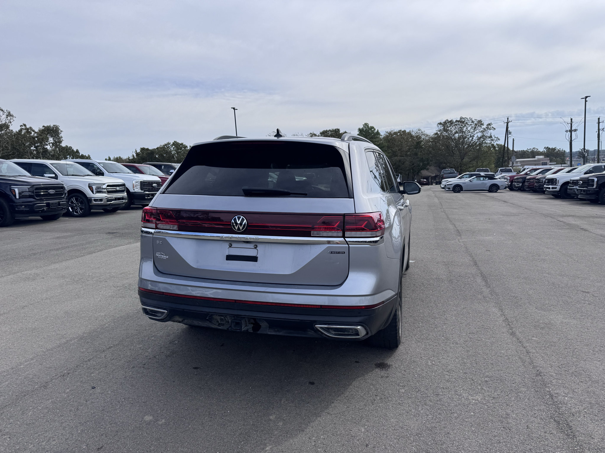 Used 2024 Volkswagen Atlas SE AWD/4WD image 14