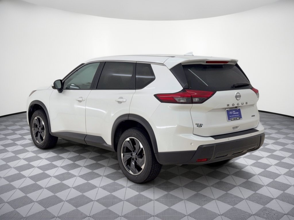 Used 2025 Nissan Rogue SV AWD/4WD image 3