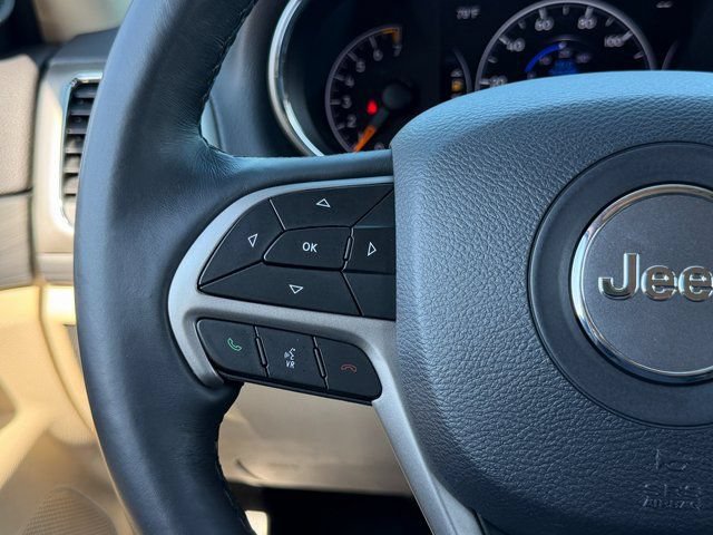 Used 2019 Jeep Grand Cherokee Laredo AWD/4WD image 17