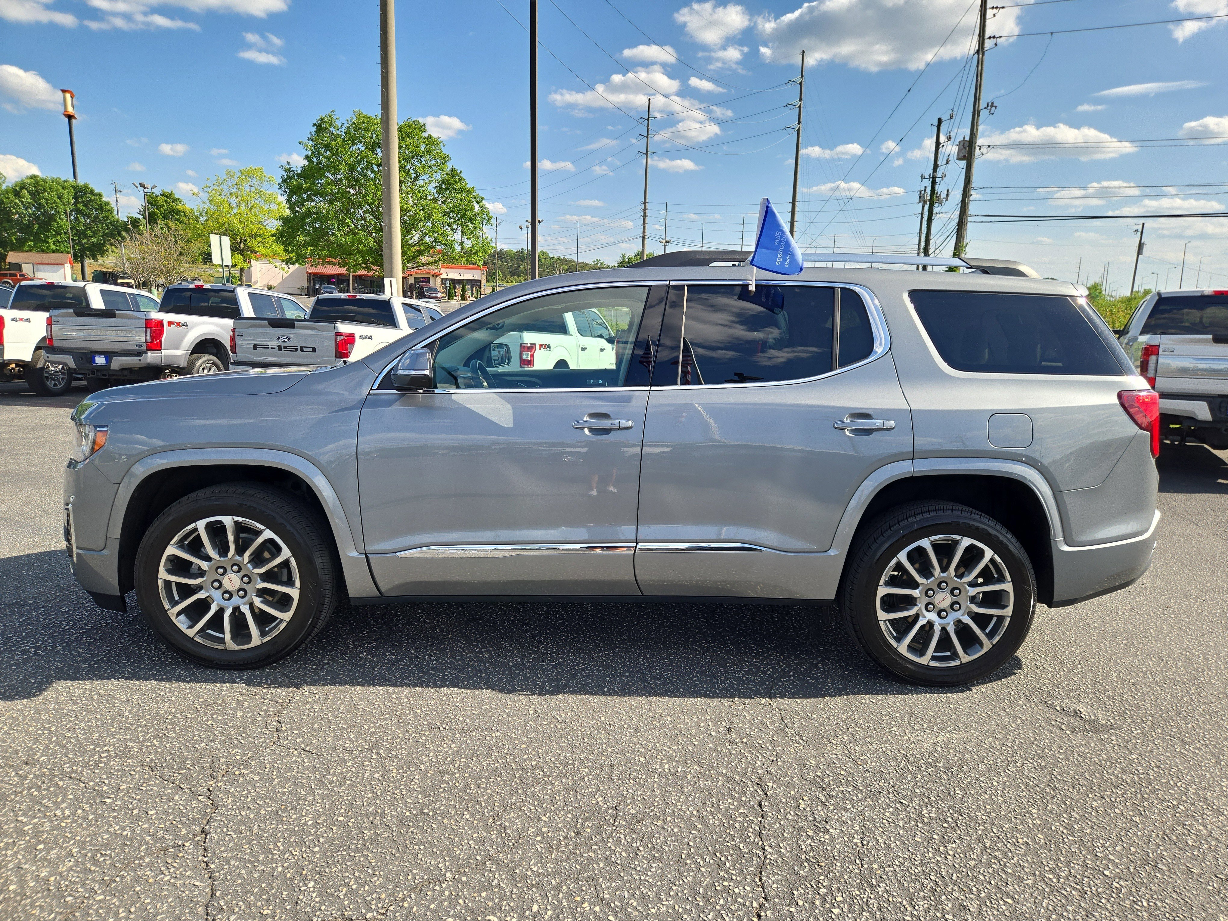 Used 2023 GMC Acadia Denali w/ Denali Technology Package FWD image 8