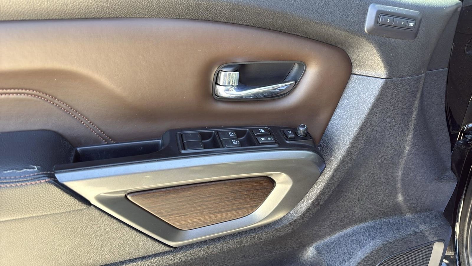 Used 2017 Nissan Titan Platinum Reserve image 9