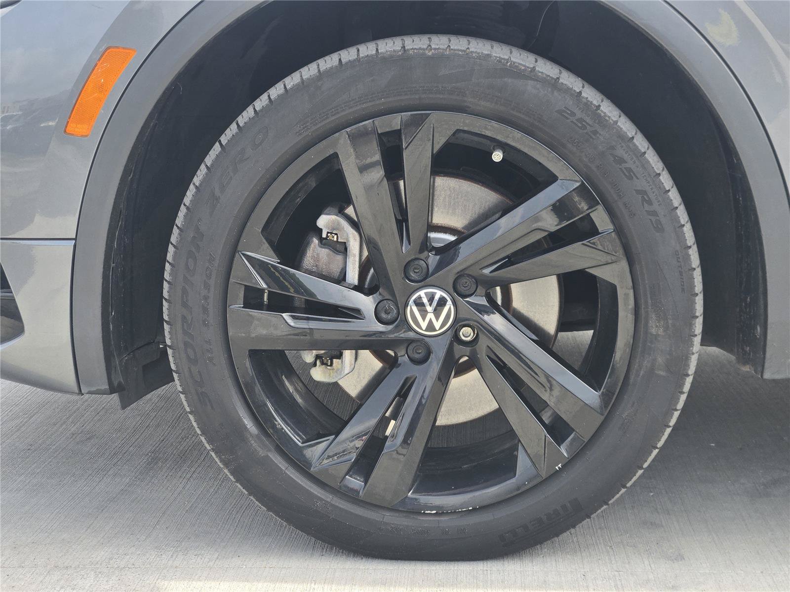 Used 2023 Volkswagen Tiguan SE R-Line FWD image 11