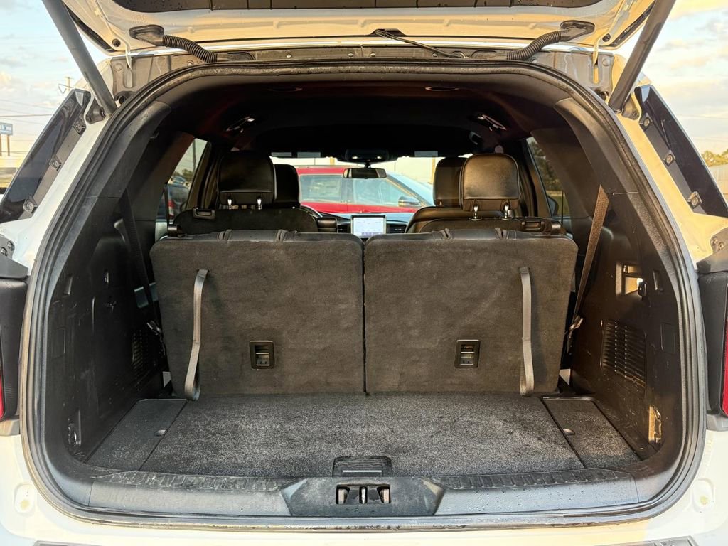 Certified 2020 Ford Explorer XLT w/ Equipment Group 202A image 9