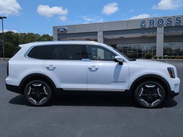 Used 2024 Kia Telluride EX w/ EX Captain's Chair Package FWD image 3