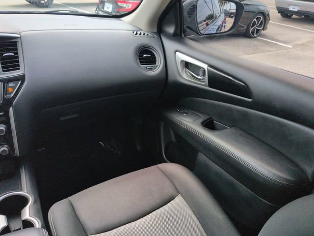 Used 2020 Nissan Pathfinder S AWD/4WD image 17