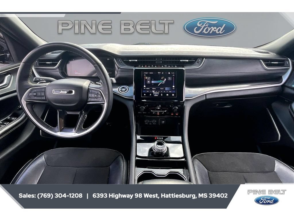 Used 2022 Jeep Grand Cherokee Altitude AWD/4WD image 13