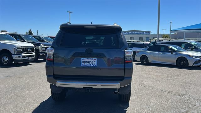 Used 2021 Toyota 4Runner TRD Off-Road Premium w/ Moonroof Package AWD/4WD image 4