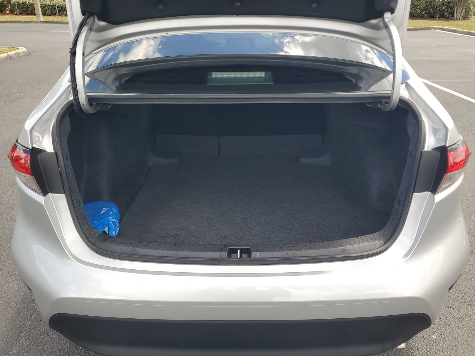 Used 2025 Toyota Corolla LE FWD image 8