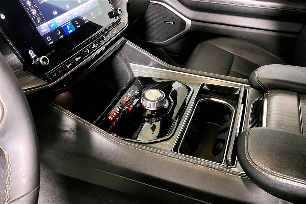 Used 2024 Jeep Wagoneer L Series II image 13