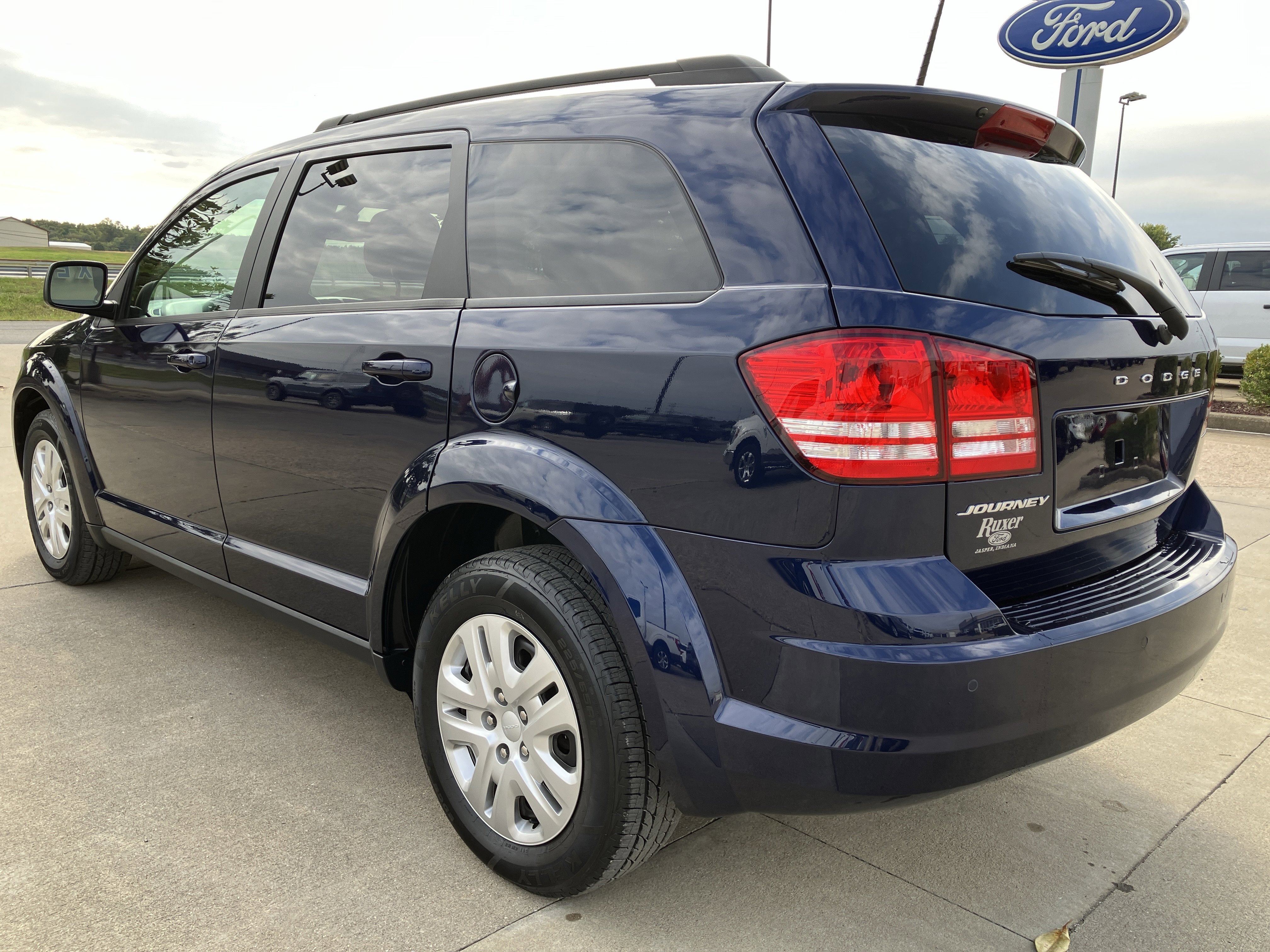 Used 2020 Dodge Journey SE image 3