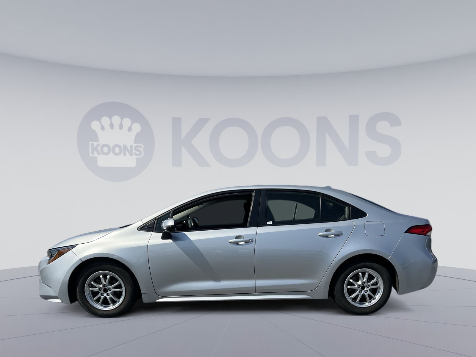 Used 2022 Toyota Corolla LE FWD image 2