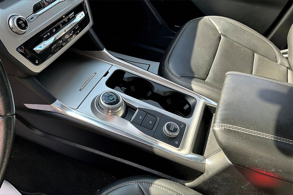 Certified 2022 Ford Explorer XLT w/ Equipment Group 202A image 16