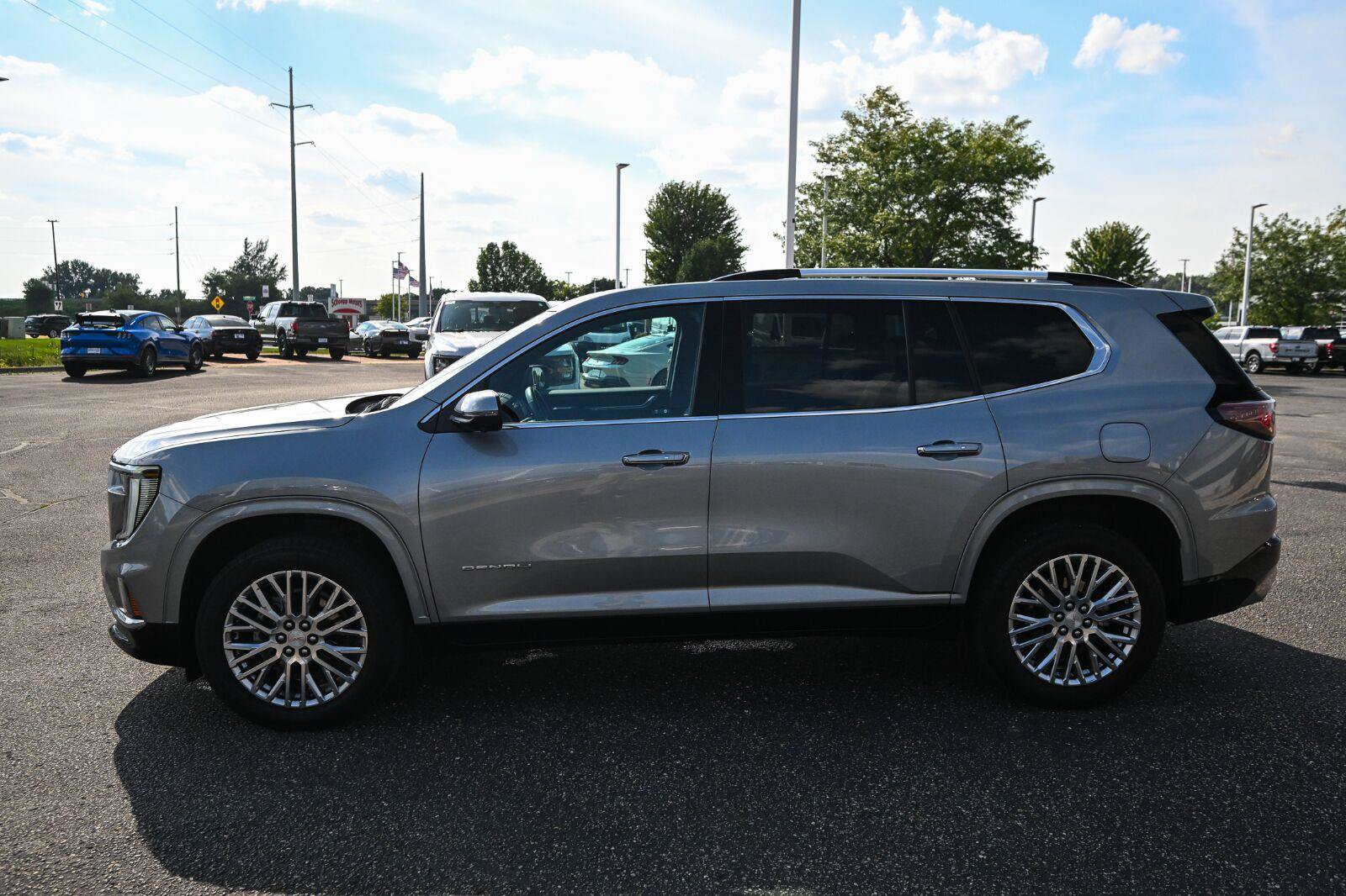Used 2024 GMC Acadia Denali AWD/4WD image 13