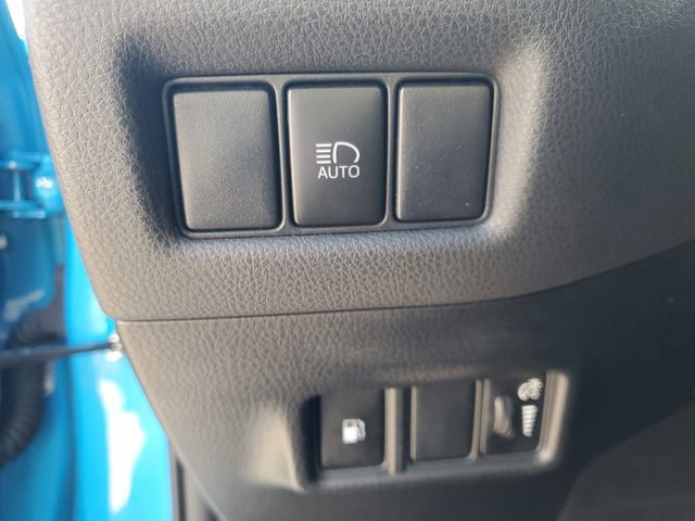 Used 2019 Toyota C-HR XLE image 19